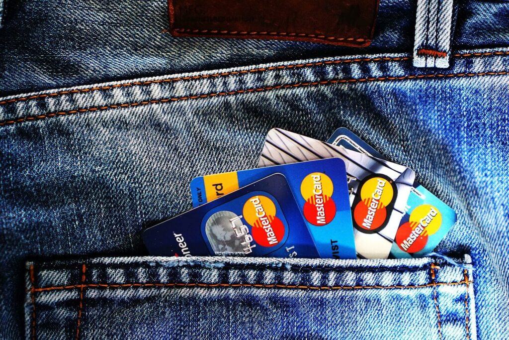 credit-cards-in-jean-pocket