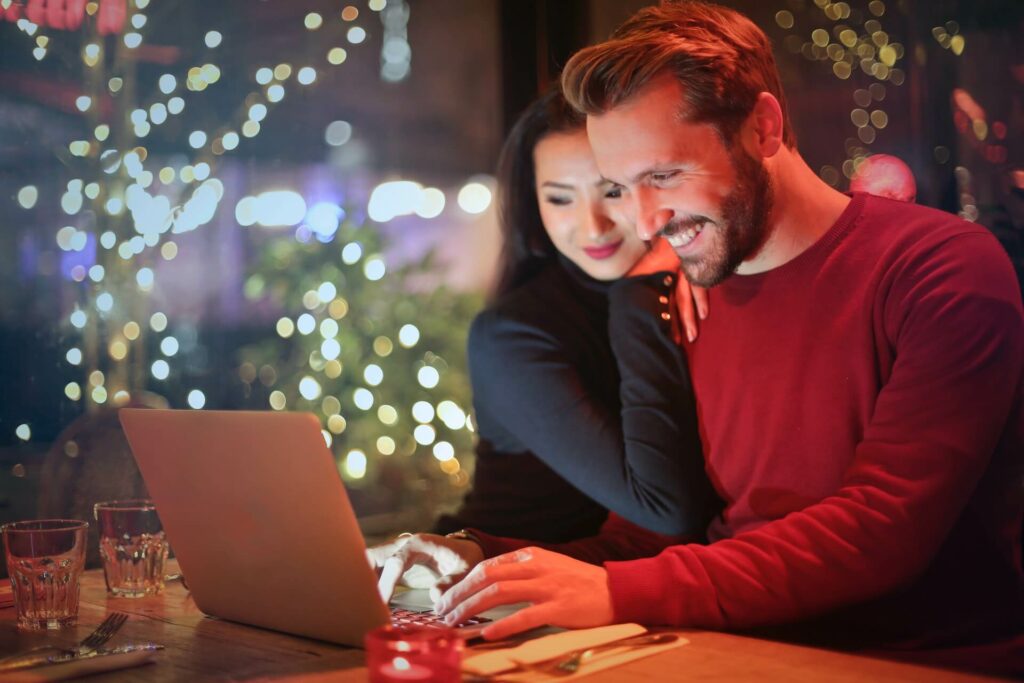 A couple applying for a personal holiday loan online